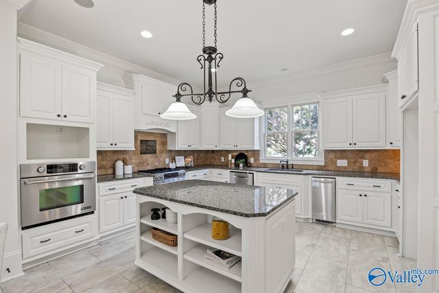31 W Lake Forest Blvd, Huntsville, AL 35824