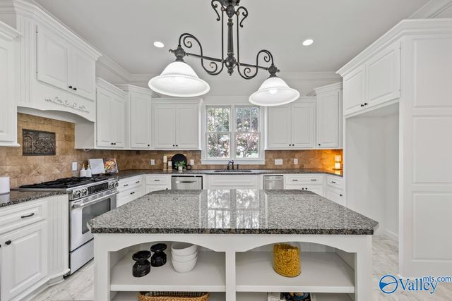 31 W Lake Forest Blvd, Huntsville, AL 35824