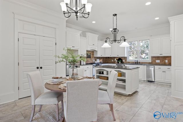 31 W Lake Forest Blvd, Huntsville, AL 35824