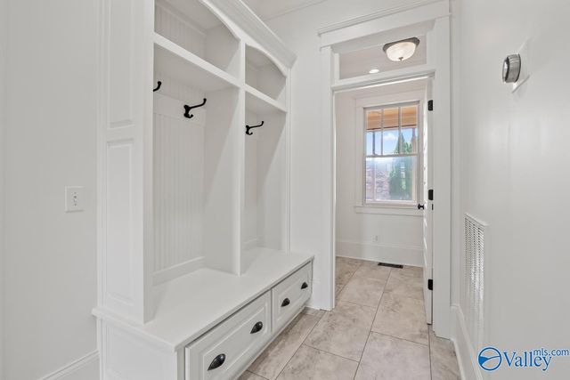 31 W Lake Forest Blvd, Huntsville, AL 35824