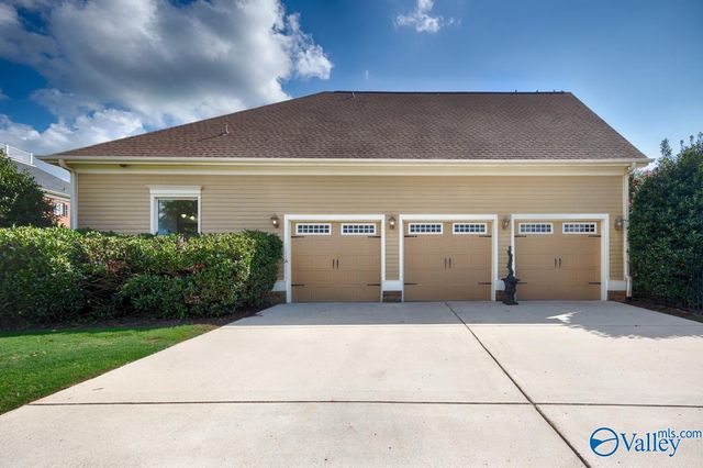 31 W Lake Forest Blvd, Huntsville, AL 35824