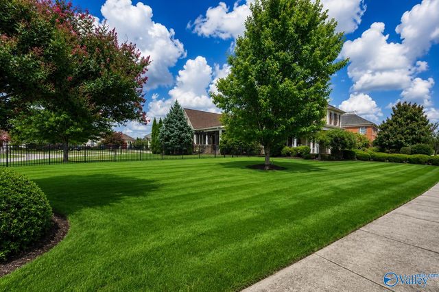 31 W Lake Forest Blvd, Huntsville, AL 35824