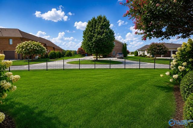 31 W Lake Forest Blvd, Huntsville, AL 35824