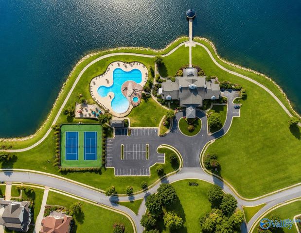 31 W Lake Forest Blvd, Huntsville, AL 35824