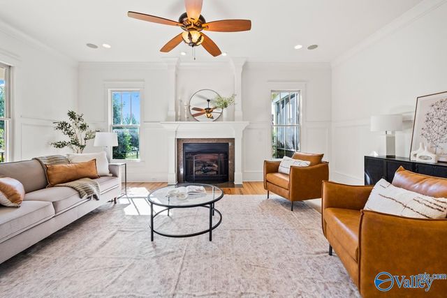 31 W Lake Forest Blvd, Huntsville, AL 35824
