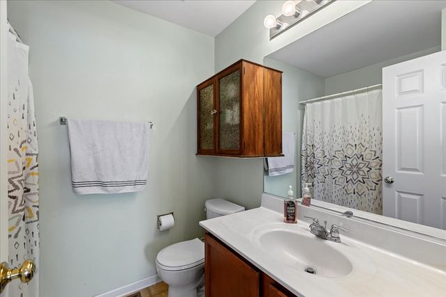 2200 Serenity Lane, Woodstock, IL 60098