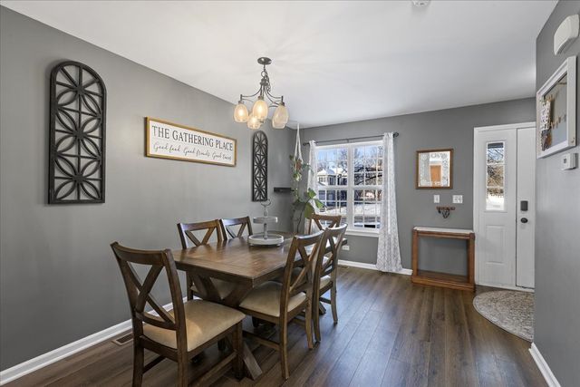 2200 Serenity Lane, Woodstock, IL 60098