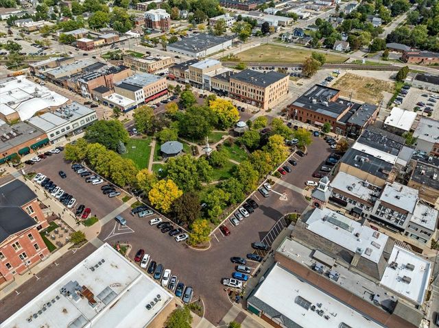 2200 Serenity Lane, Woodstock, IL 60098