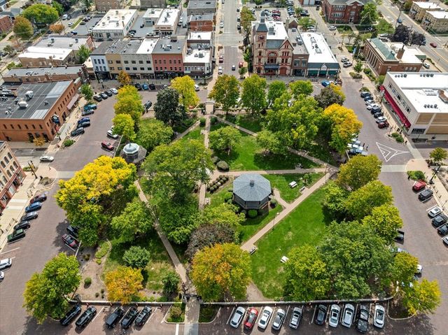 2200 Serenity Lane, Woodstock, IL 60098