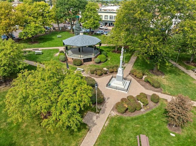 2200 Serenity Lane, Woodstock, IL 60098