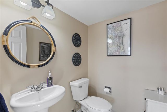 2200 Serenity Lane, Woodstock, IL 60098