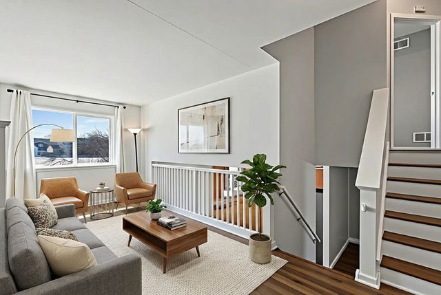 2200 Serenity Lane, Woodstock, IL 60098