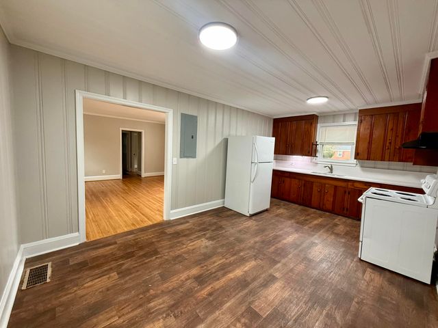 6 Thomas Drive, Sumter, SC 29150