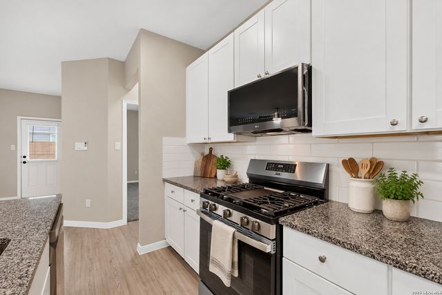 9056 NAVARRO VIS, Seguin, TX 78155