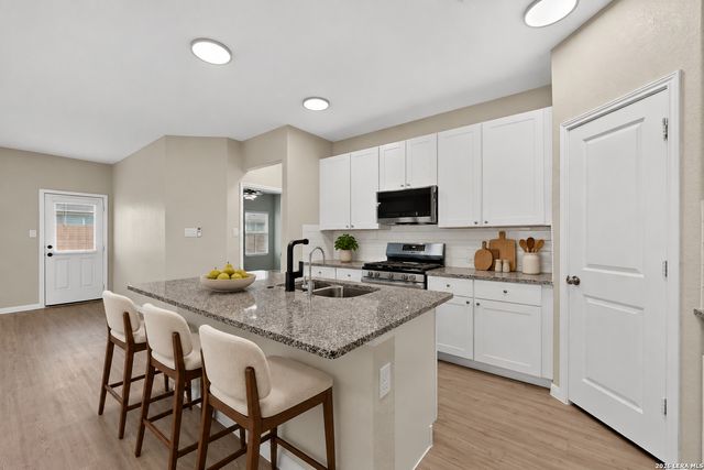 9056 NAVARRO VIS, Seguin, TX 78155