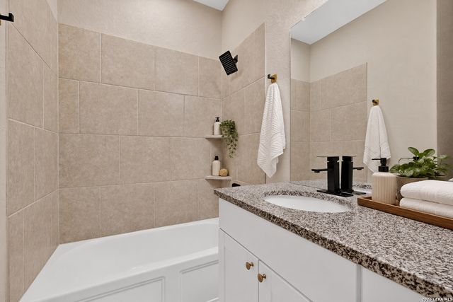 9056 NAVARRO VIS, Seguin, TX 78155