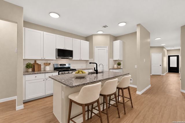 9056 NAVARRO VIS, Seguin, TX 78155