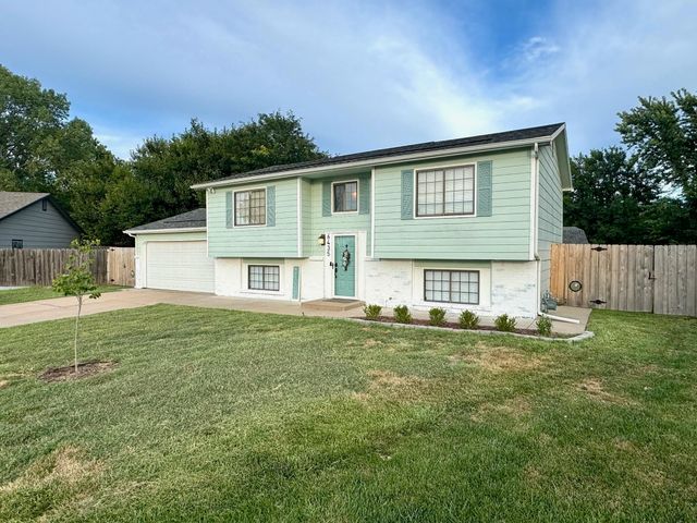 6435 E 32nd Ct N, Wichita, KS 67226