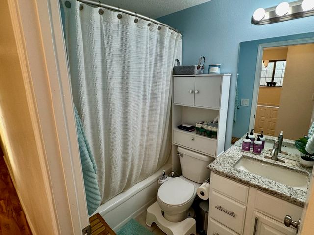 6435 E 32nd Ct N, Wichita, KS 67226