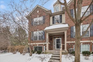 1424 S FAIRFIELD Avenue 1424, Lombard, IL 60148