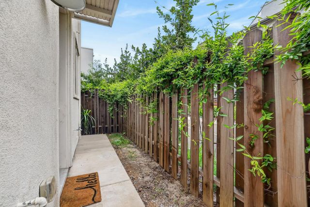 191 Log Pond Ln, Sacramento, CA 95818