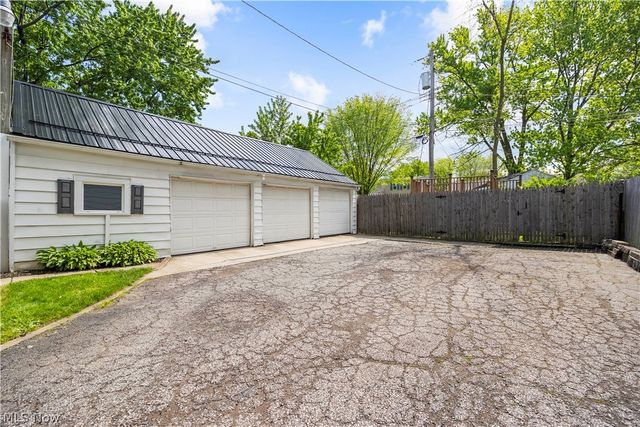 967 Gulf Road, Elyria, OH 44035