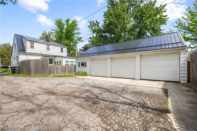967 Gulf Road, Elyria, OH 44035