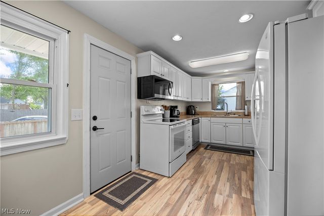 967 Gulf Road, Elyria, OH 44035