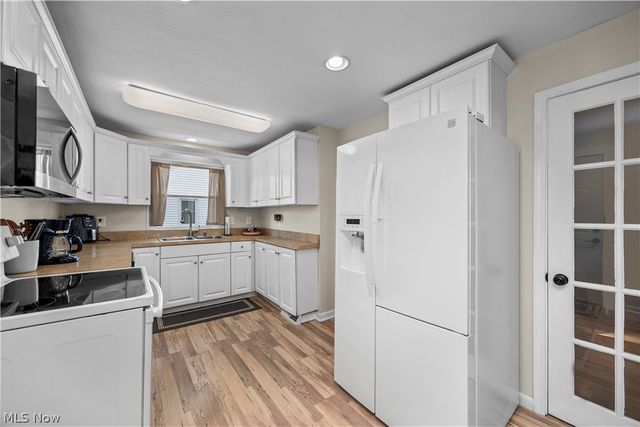 967 Gulf Road, Elyria, OH 44035