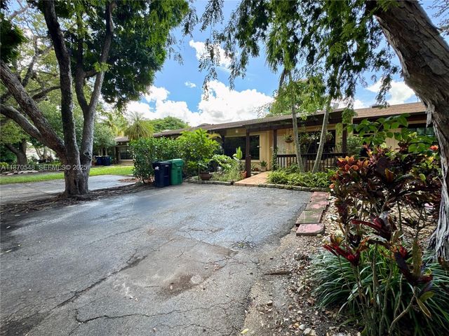 13527 SW 101st Lane, Miami, FL 33186