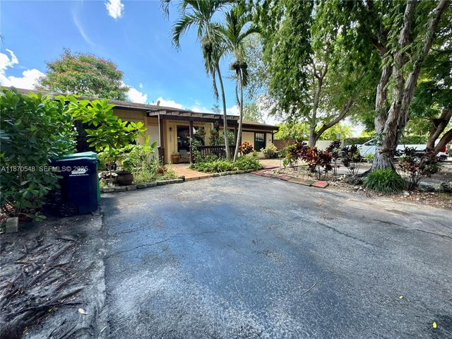 13527 SW 101st Lane, Miami, FL 33186