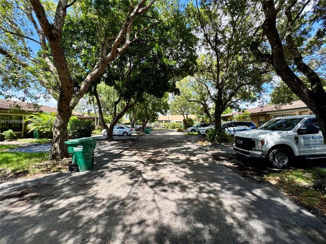13527 SW 101st Lane, Miami, FL 33186