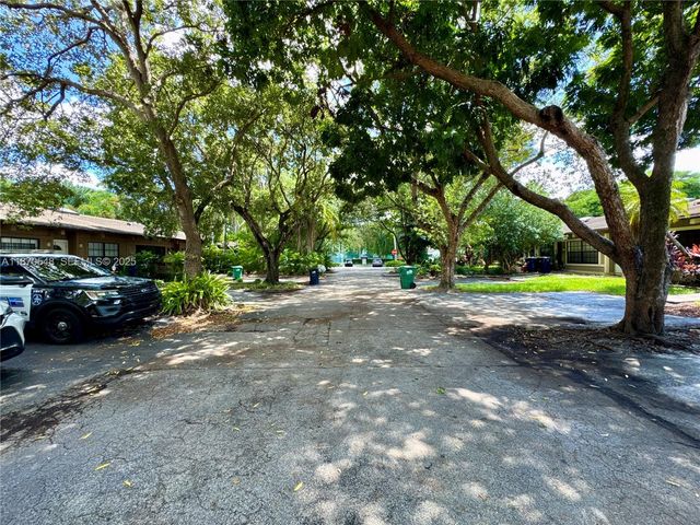 13527 SW 101st Lane, Miami, FL 33186