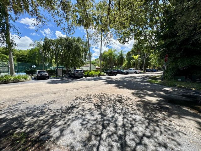 13527 SW 101st Lane, Miami, FL 33186