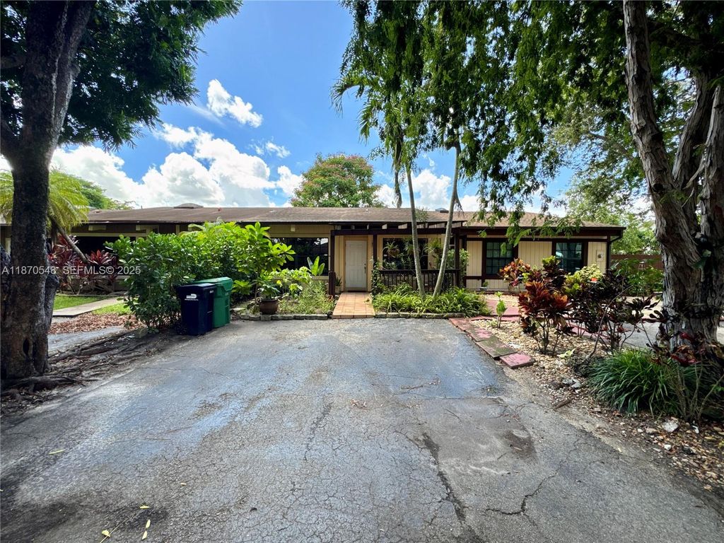 13527 SW 101st Lane, Miami, FL 33186
