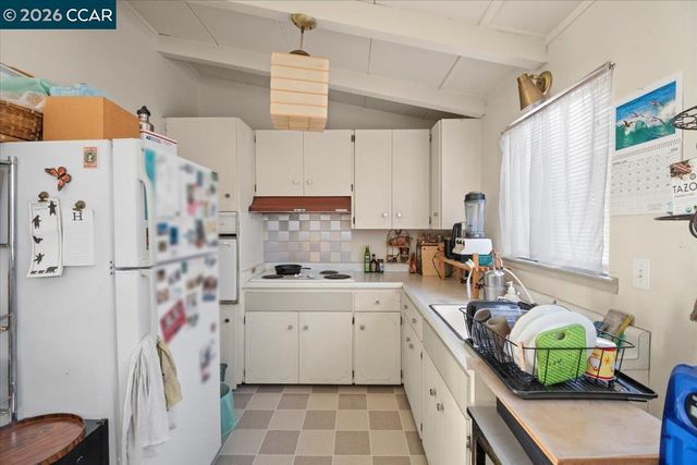 84 Monte Vista Ave, Oakland, CA 94611