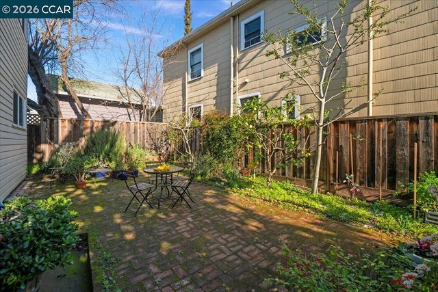 84 Monte Vista Ave, Oakland, CA 94611
