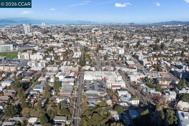 84 Monte Vista Ave, Oakland, CA 94611