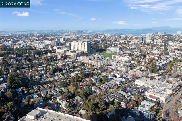 84 Monte Vista Ave, Oakland, CA 94611