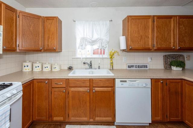 1105 4th Pl, Elgin, OK 73538