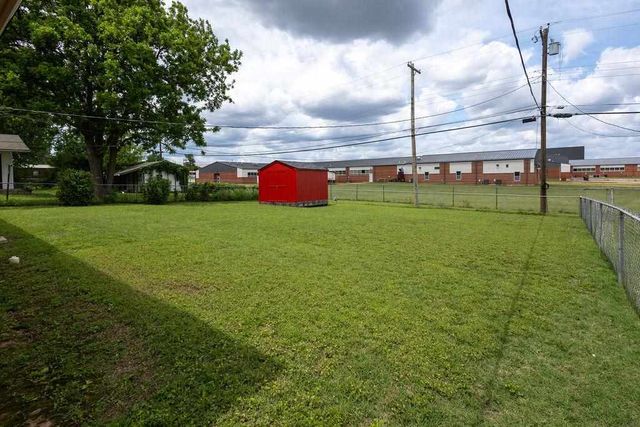 1105 4th Pl, Elgin, OK 73538