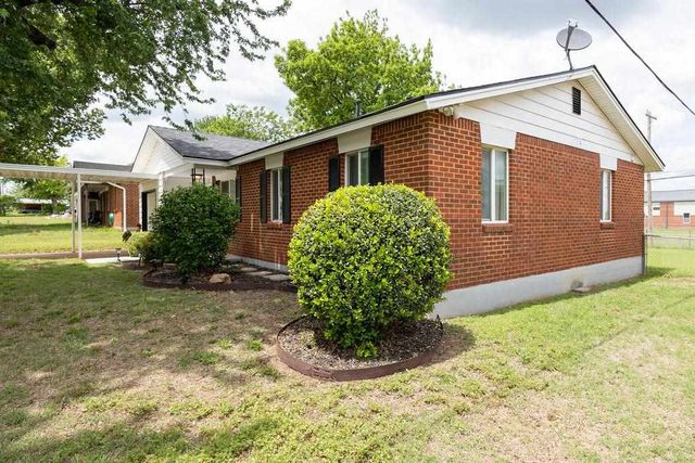 1105 4th Pl, Elgin, OK 73538