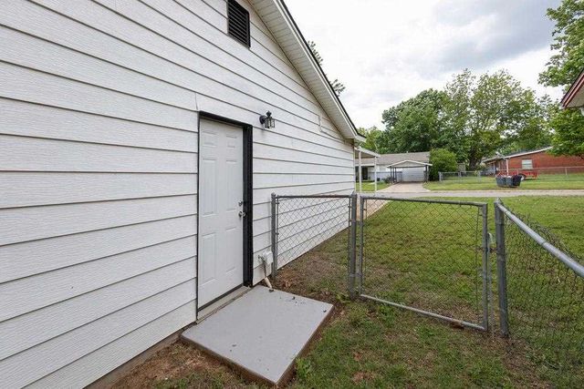 1105 4th Pl, Elgin, OK 73538