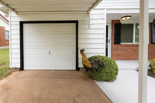 1105 4th Pl, Elgin, OK 73538
