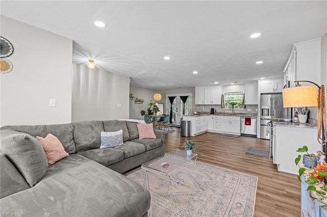 5662 Heathwood CT, Virginia Beach, VA 23464