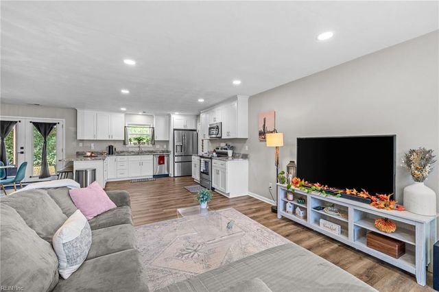 5662 Heathwood CT, Virginia Beach, VA 23464