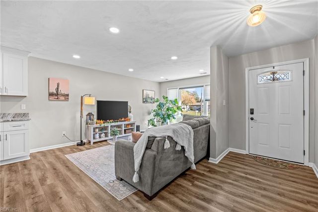 5662 Heathwood CT, Virginia Beach, VA 23464