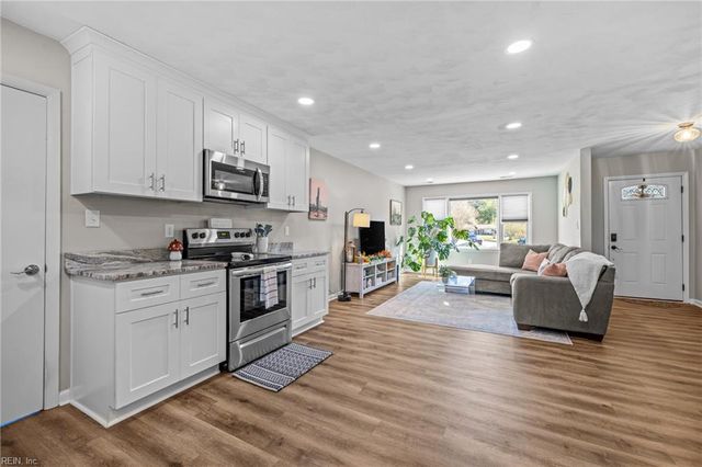 5662 Heathwood CT, Virginia Beach, VA 23464