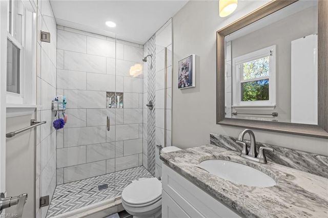 5662 Heathwood CT, Virginia Beach, VA 23464