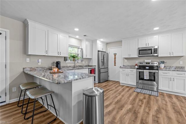 5662 Heathwood CT, Virginia Beach, VA 23464